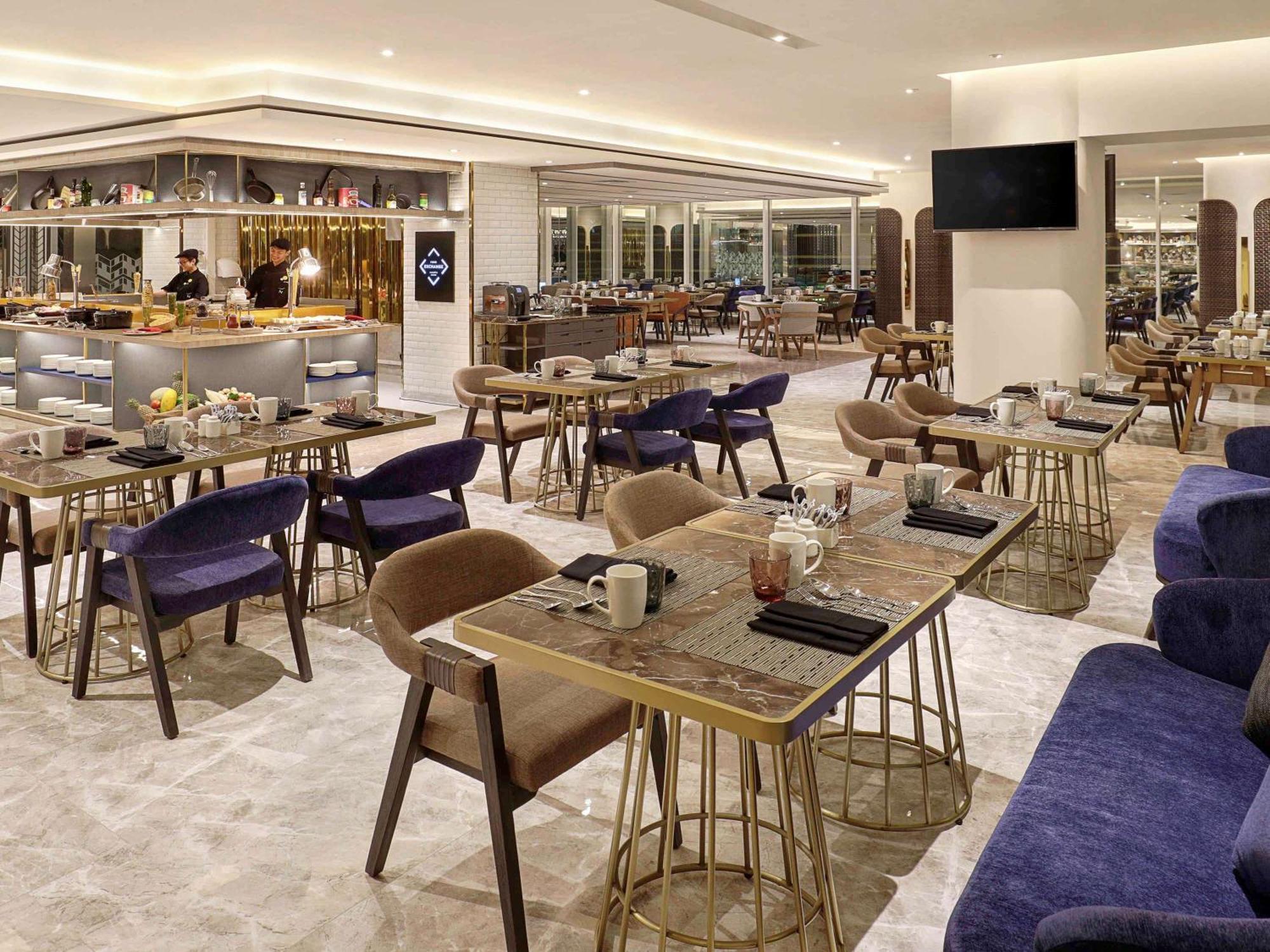 Novotel Cikini 4*